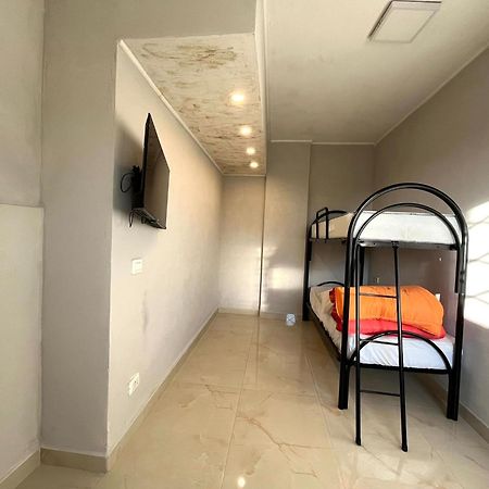 Holiday-Caroline Apartment ปอมเปอี ภายนอก รูปภาพ