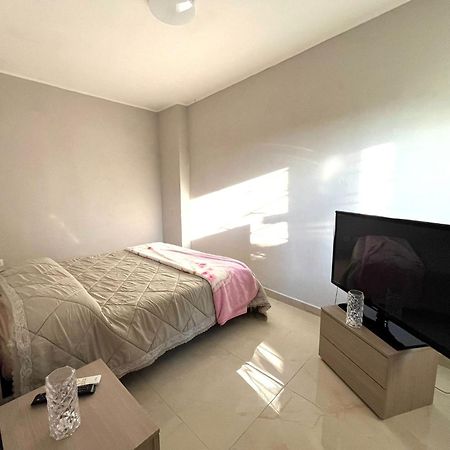 Holiday-Caroline Apartment ปอมเปอี ภายนอก รูปภาพ