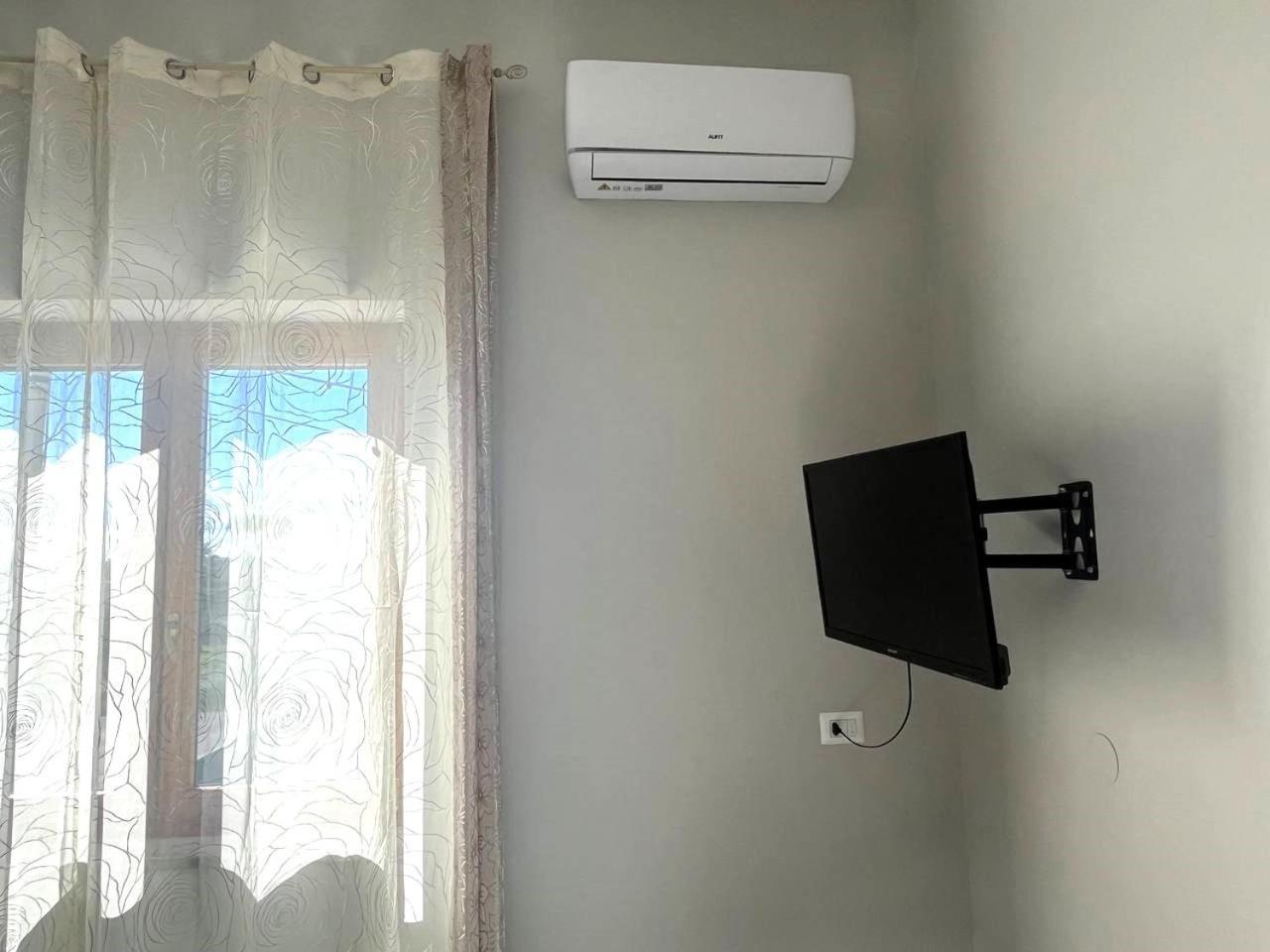 Holiday-Caroline Apartment ปอมเปอี ภายนอก รูปภาพ