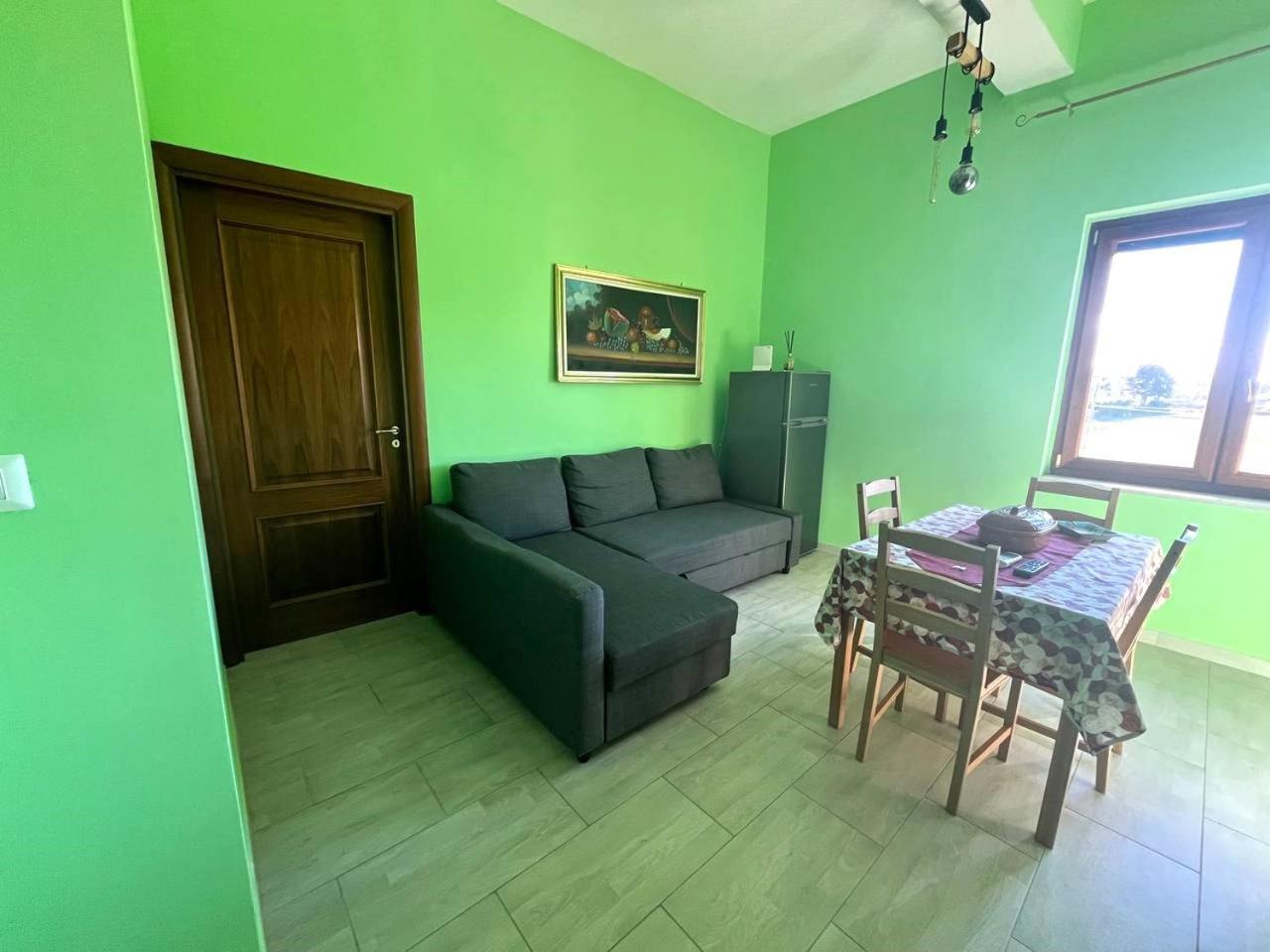 Holiday-Caroline Apartment ปอมเปอี ภายนอก รูปภาพ