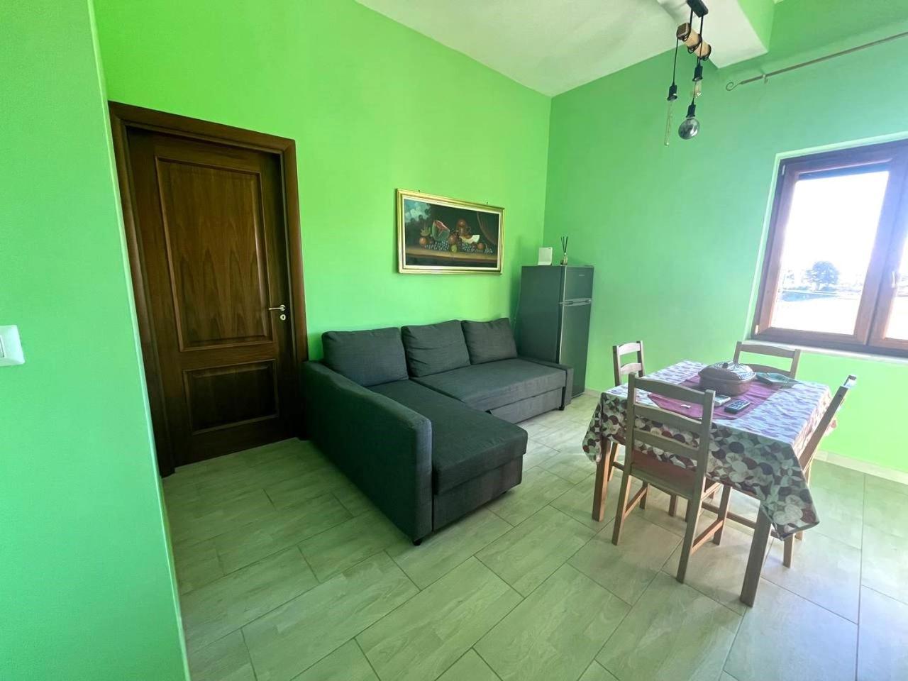 Holiday-Caroline Apartment ปอมเปอี ภายนอก รูปภาพ