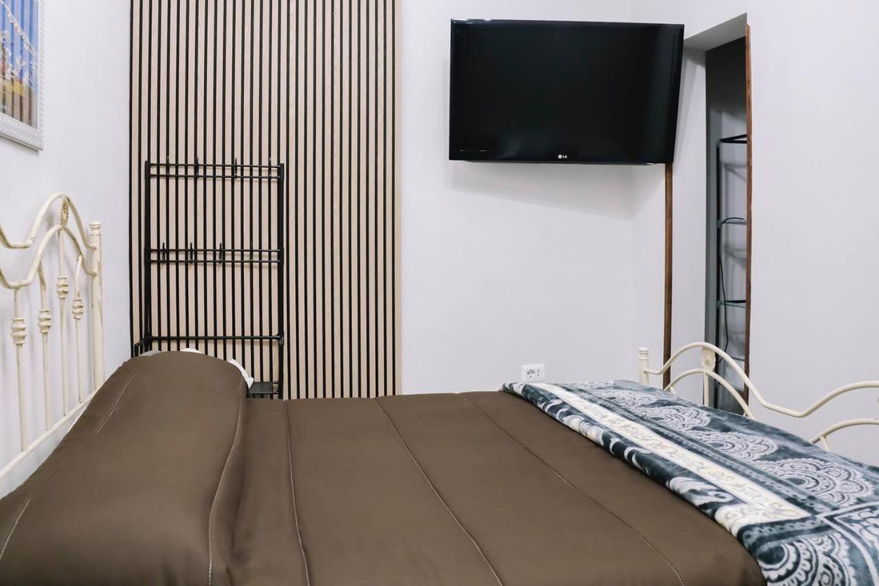 Holiday-Caroline Apartment ปอมเปอี ภายนอก รูปภาพ