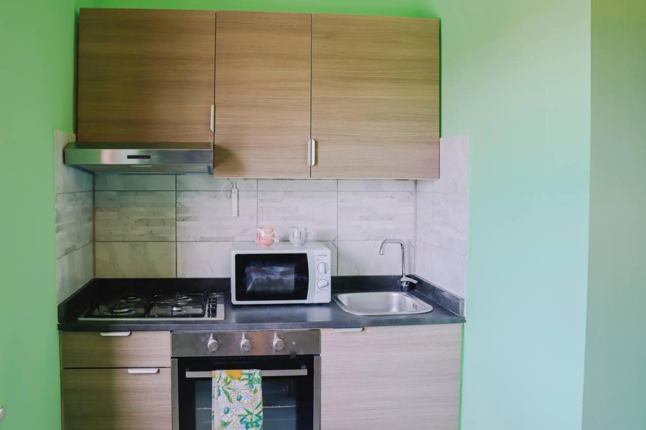 Holiday-Caroline Apartment ปอมเปอี ภายนอก รูปภาพ