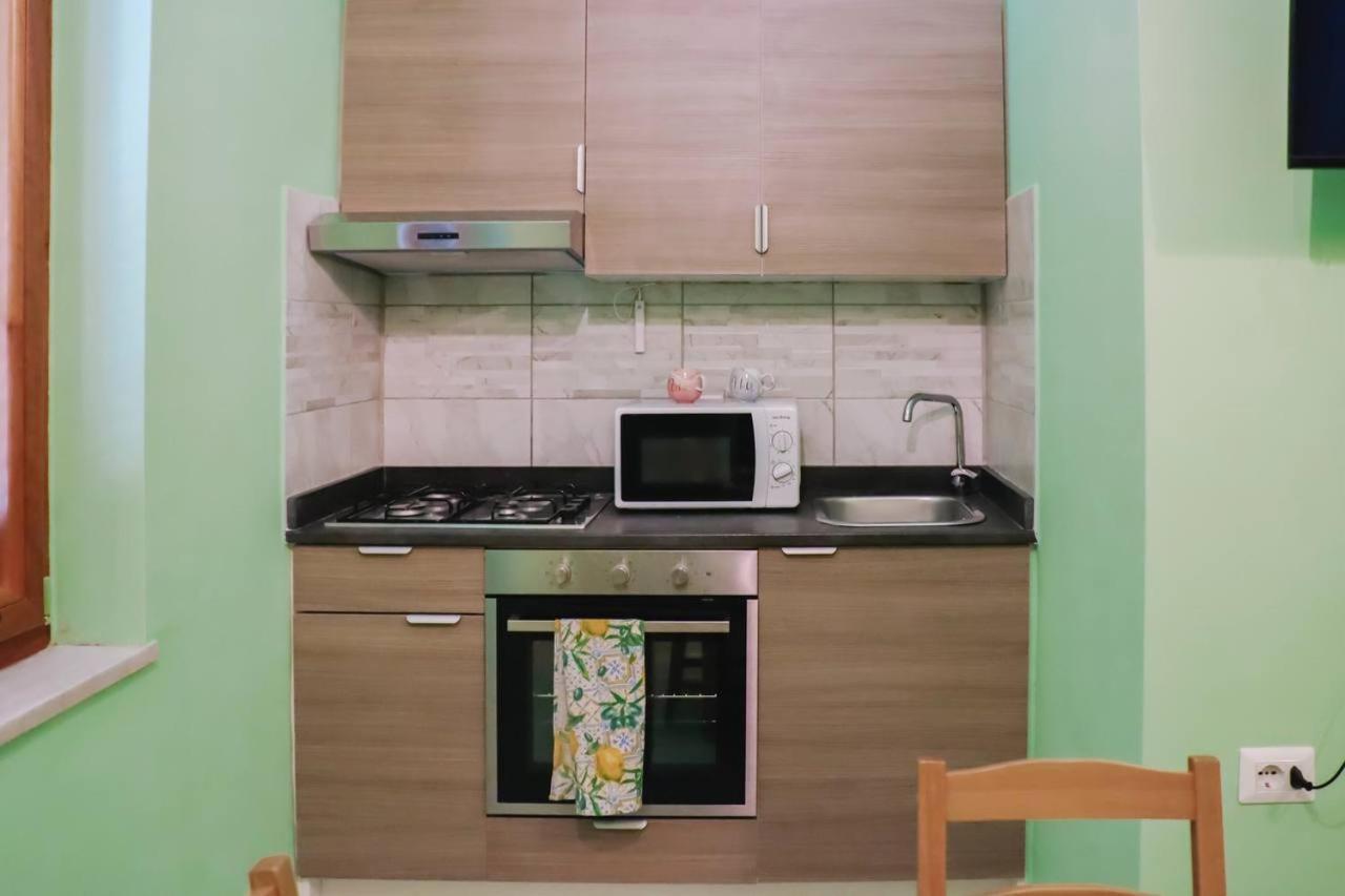 Holiday-Caroline Apartment ปอมเปอี ภายนอก รูปภาพ
