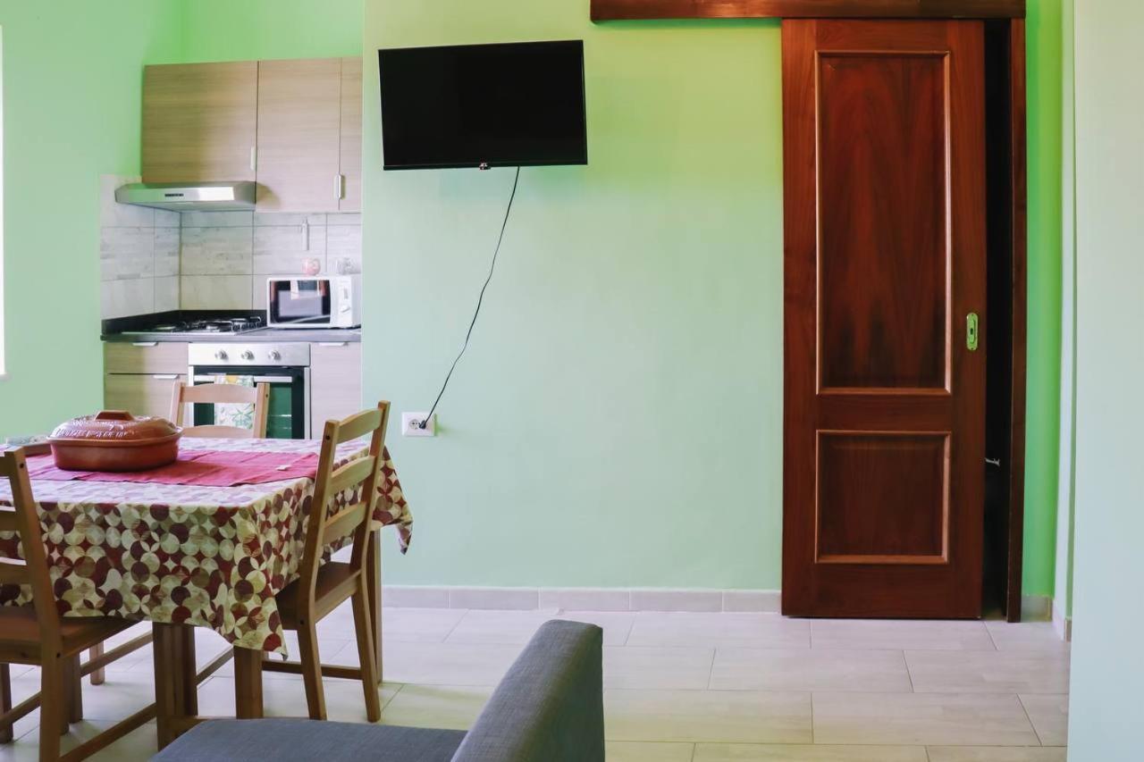 Holiday-Caroline Apartment ปอมเปอี ภายนอก รูปภาพ