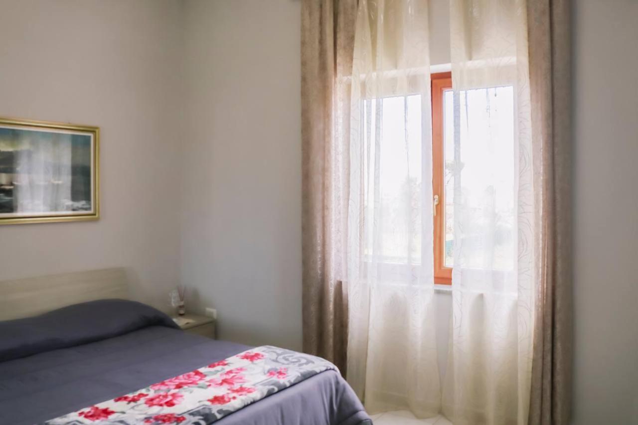 Holiday-Caroline Apartment ปอมเปอี ภายนอก รูปภาพ