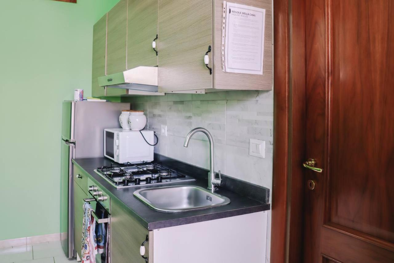 Holiday-Caroline Apartment ปอมเปอี ภายนอก รูปภาพ