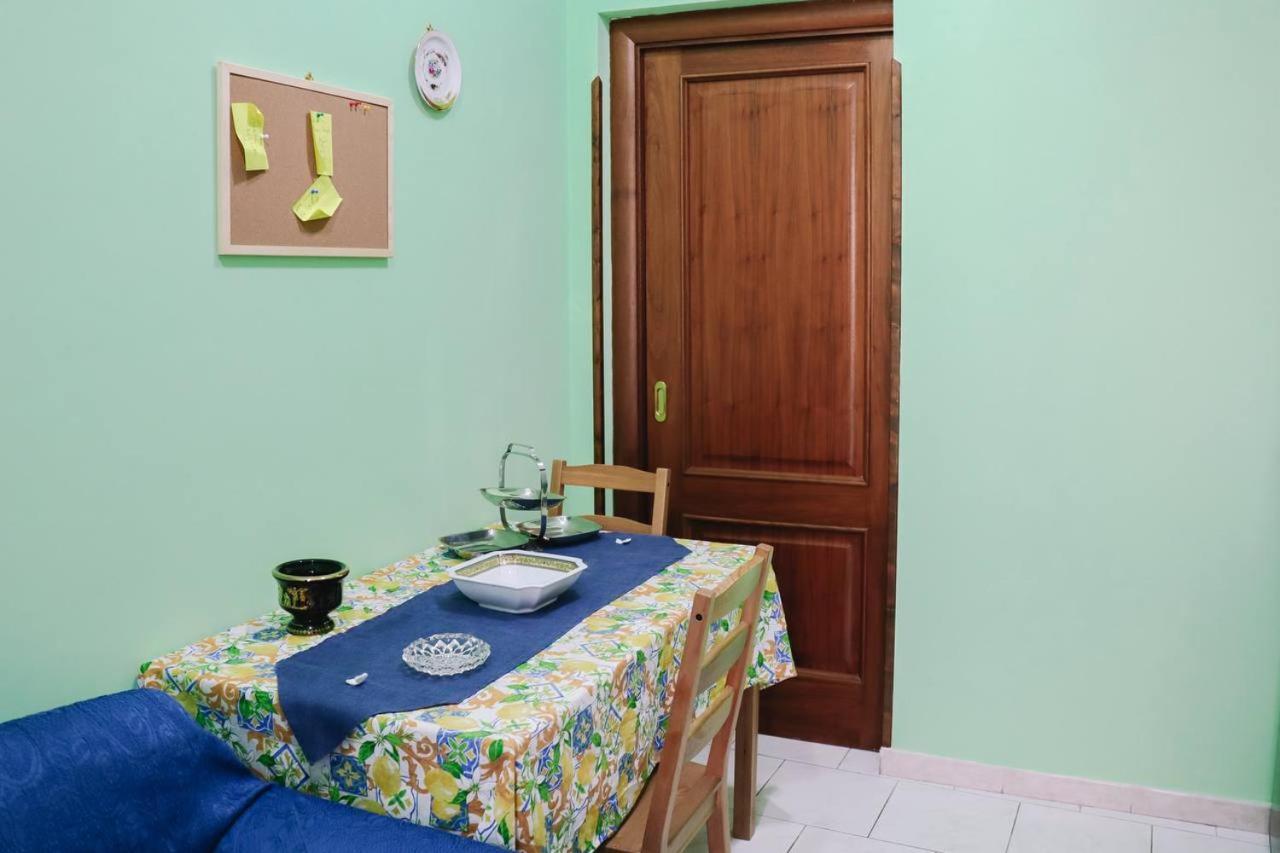 Holiday-Caroline Apartment ปอมเปอี ภายนอก รูปภาพ