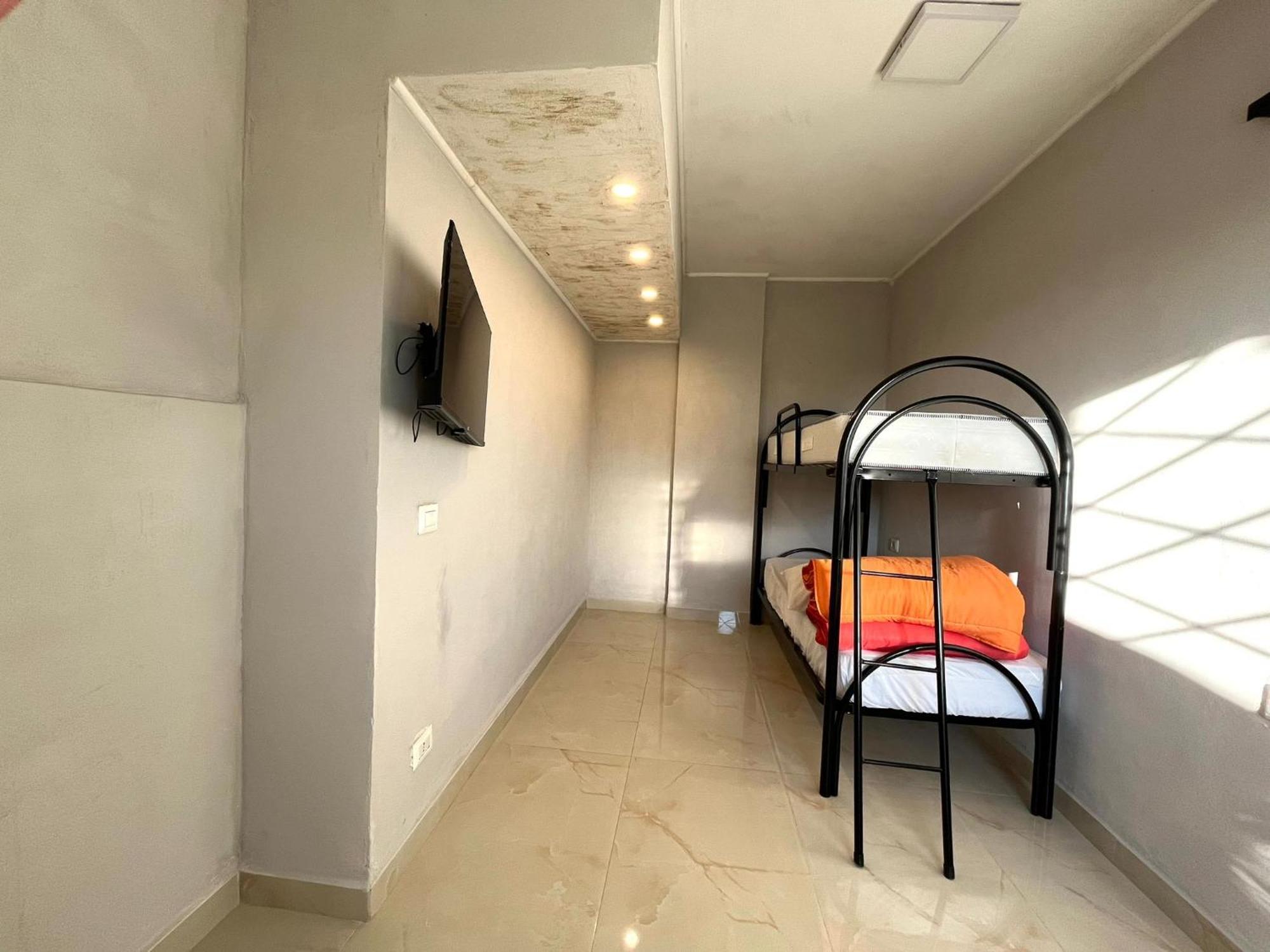 Holiday-Caroline Apartment ปอมเปอี ภายนอก รูปภาพ