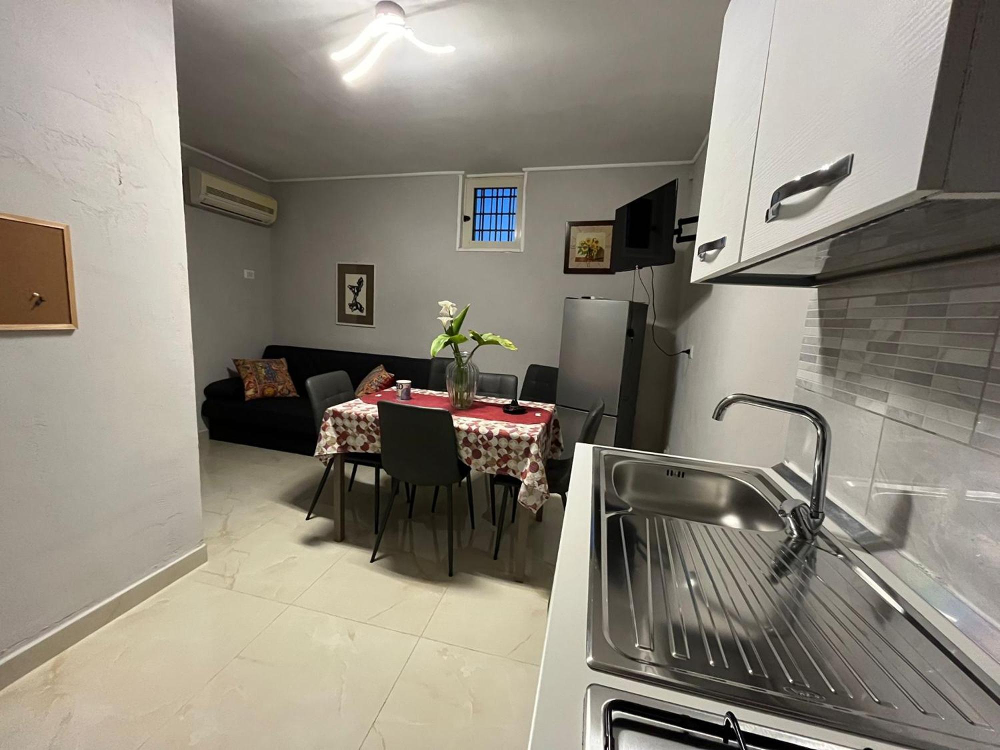 Holiday-Caroline Apartment ปอมเปอี ภายนอก รูปภาพ