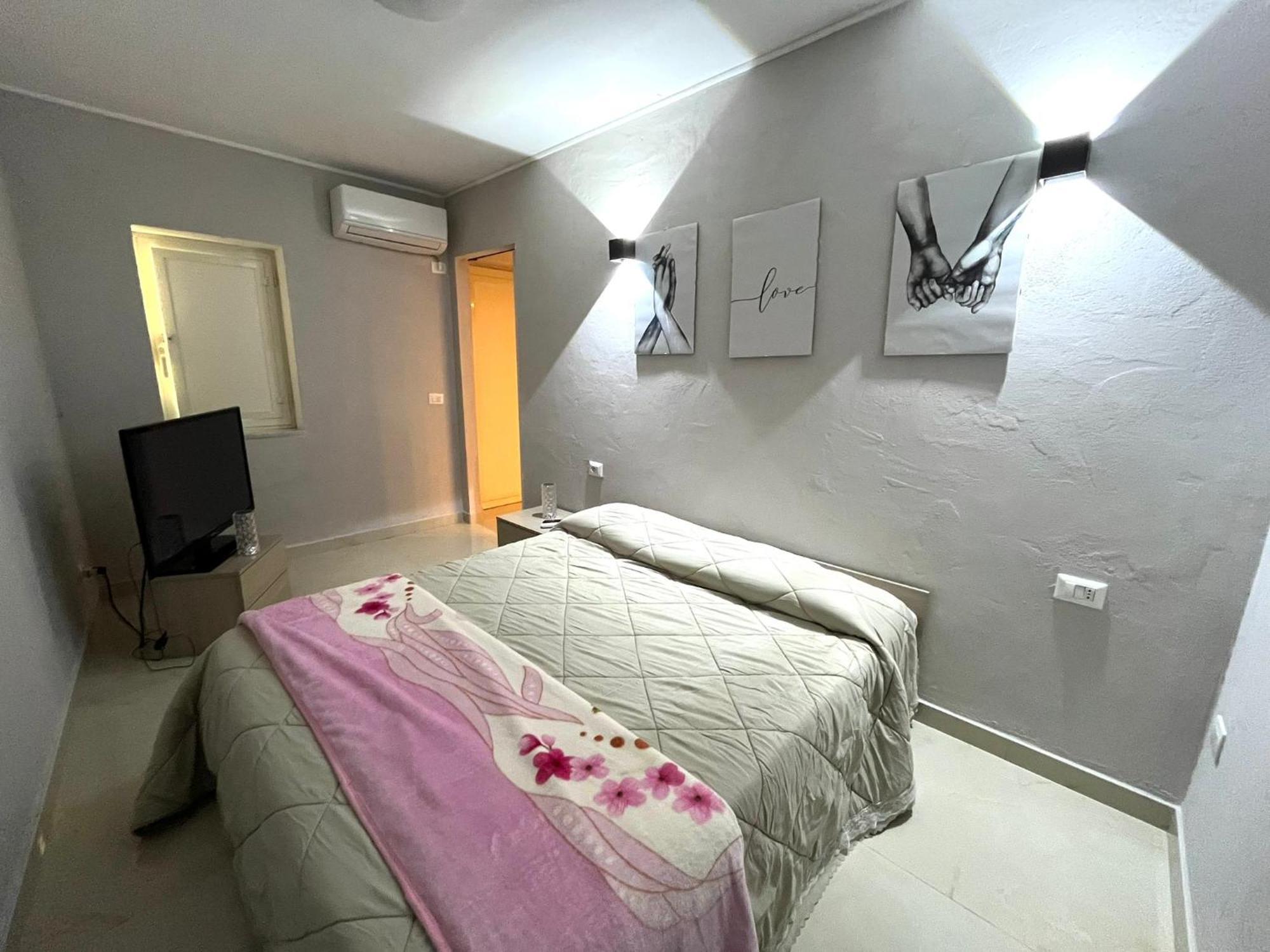 Holiday-Caroline Apartment ปอมเปอี ภายนอก รูปภาพ