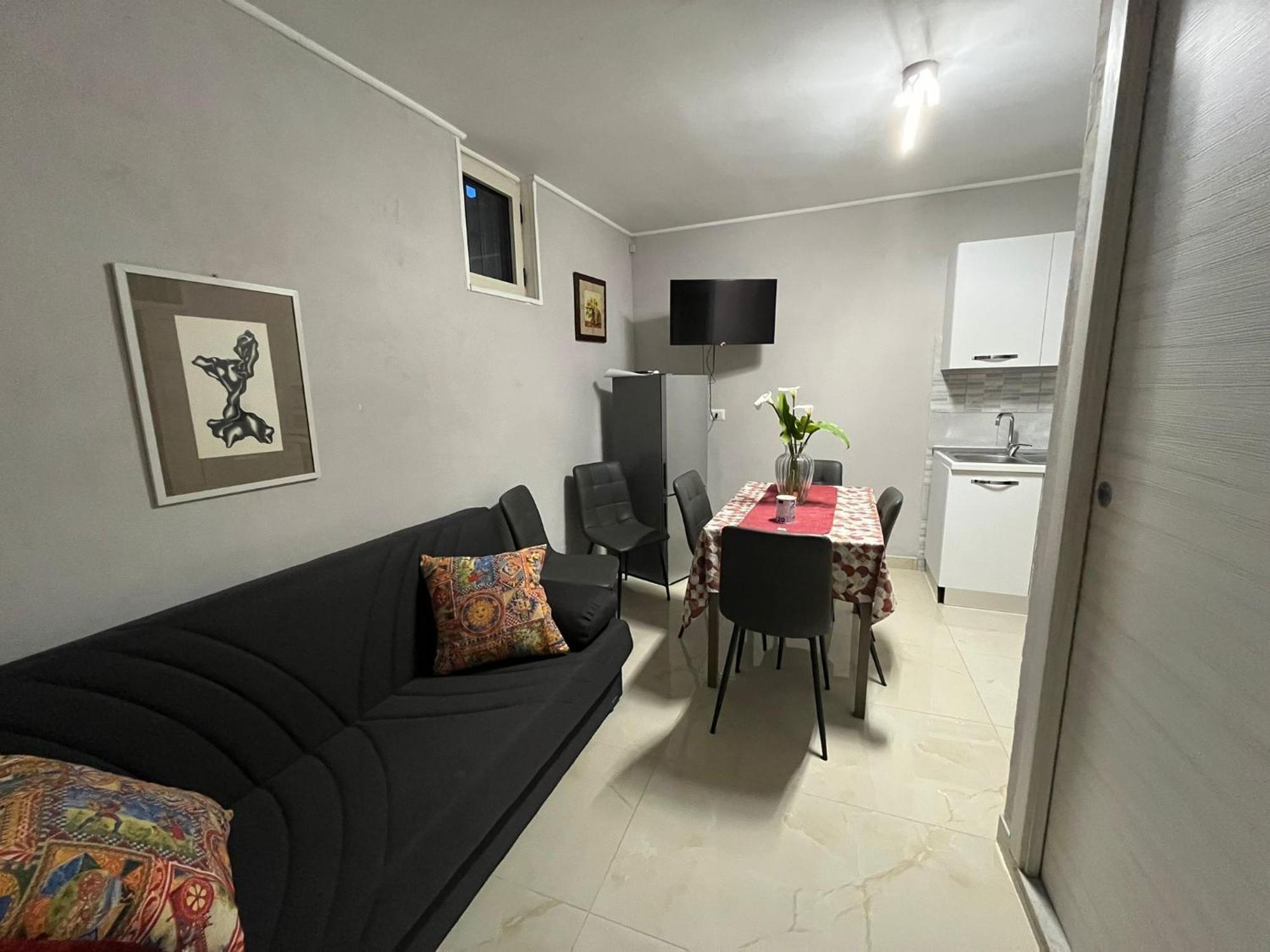 Holiday-Caroline Apartment ปอมเปอี ภายนอก รูปภาพ